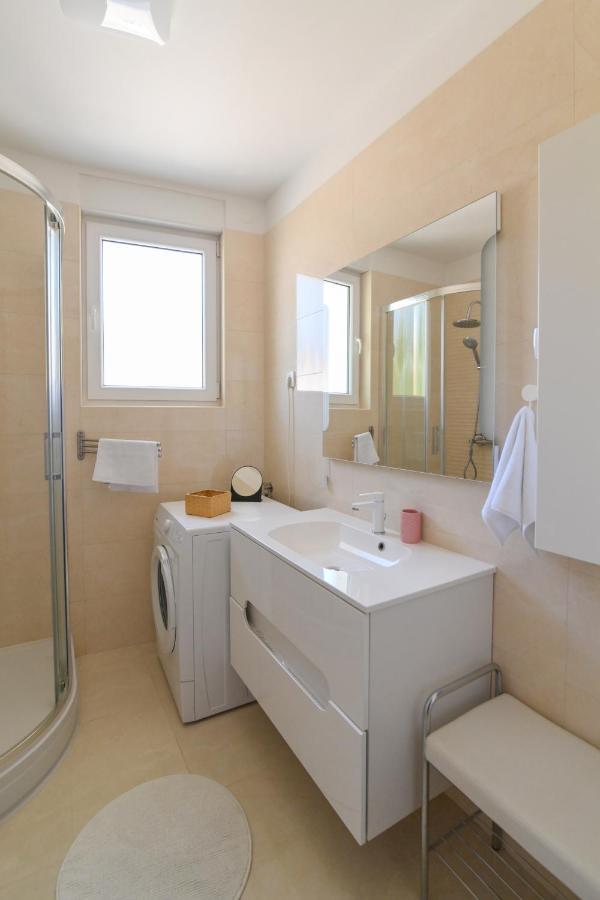 Apartman Iskra Lägenhet Rijeka Exteriör bild
