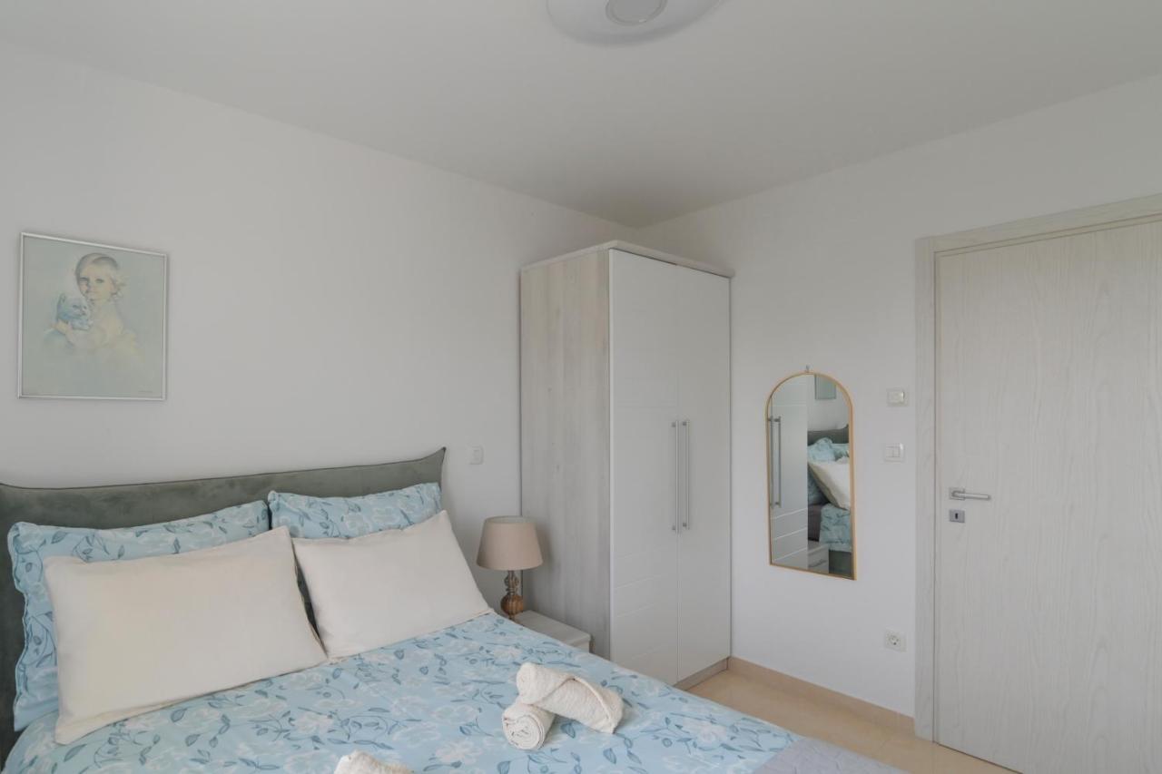 Apartman Iskra Lägenhet Rijeka Exteriör bild