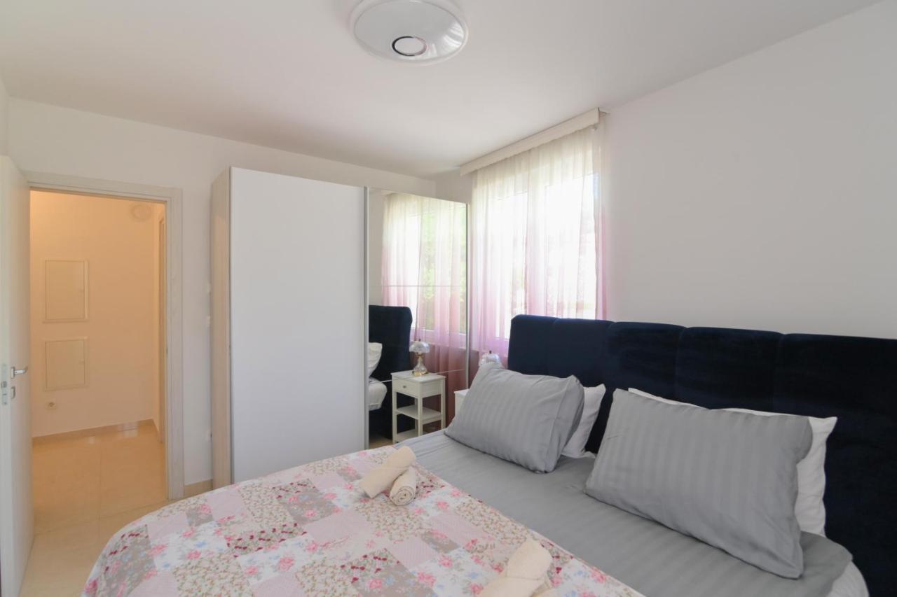 Apartman Iskra Lägenhet Rijeka Exteriör bild