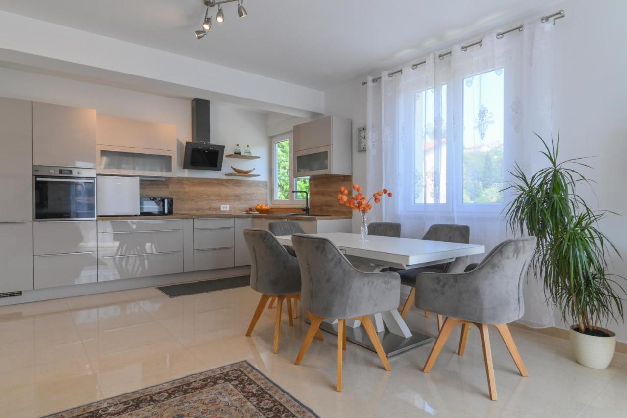 Apartman Iskra Lägenhet Rijeka Exteriör bild