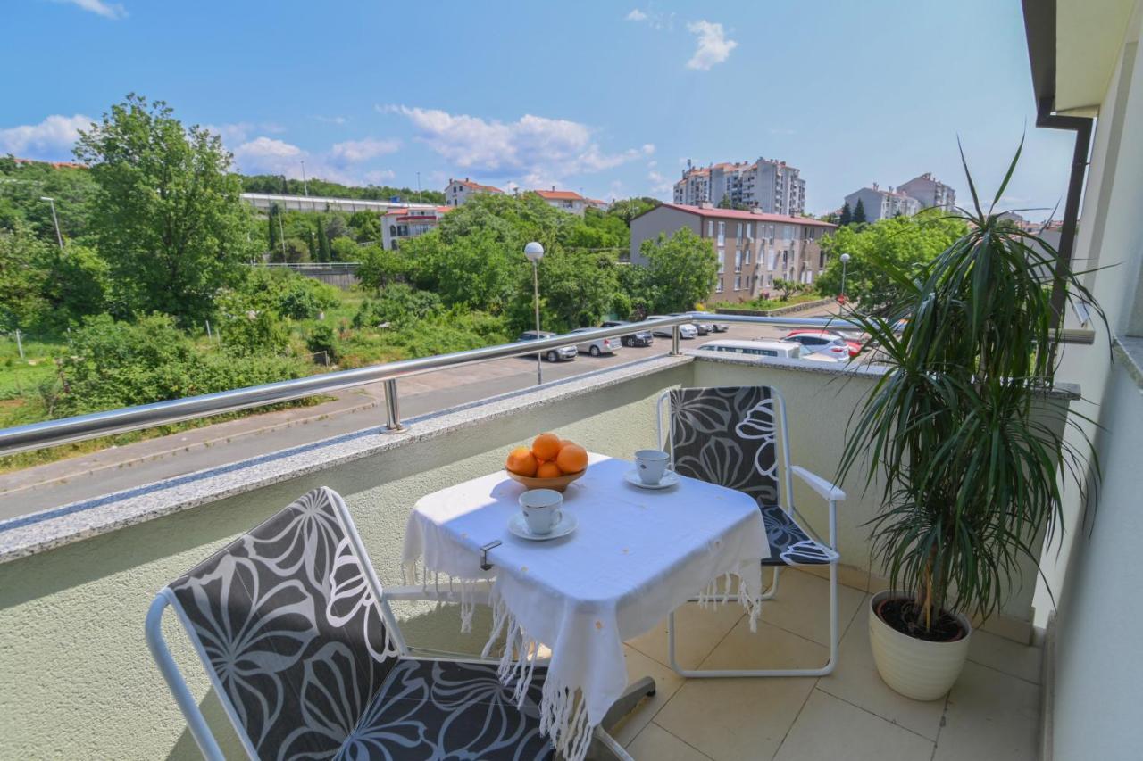 Apartman Iskra Lägenhet Rijeka Exteriör bild