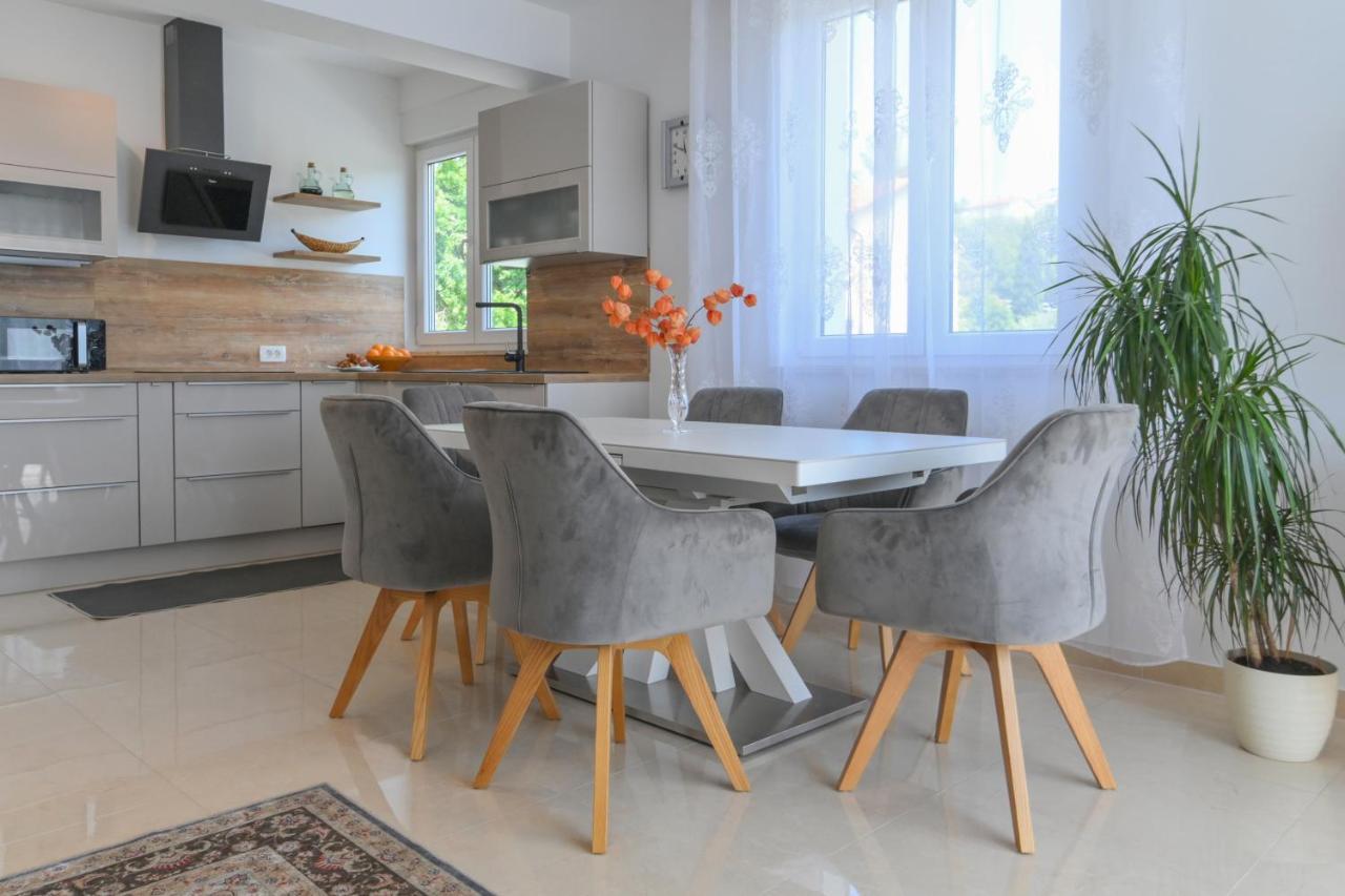 Apartman Iskra Lägenhet Rijeka Exteriör bild