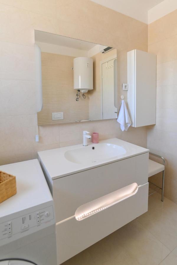 Apartman Iskra Lägenhet Rijeka Exteriör bild