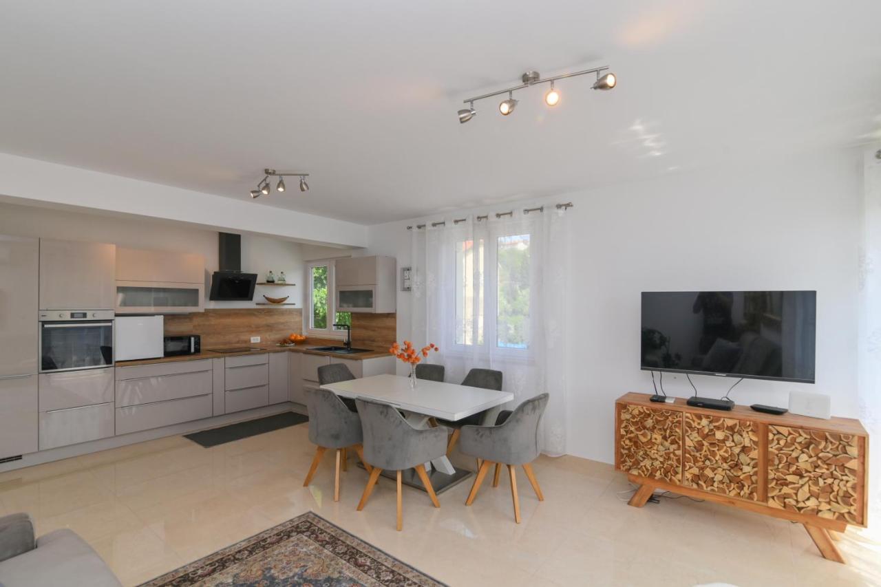 Apartman Iskra Lägenhet Rijeka Exteriör bild
