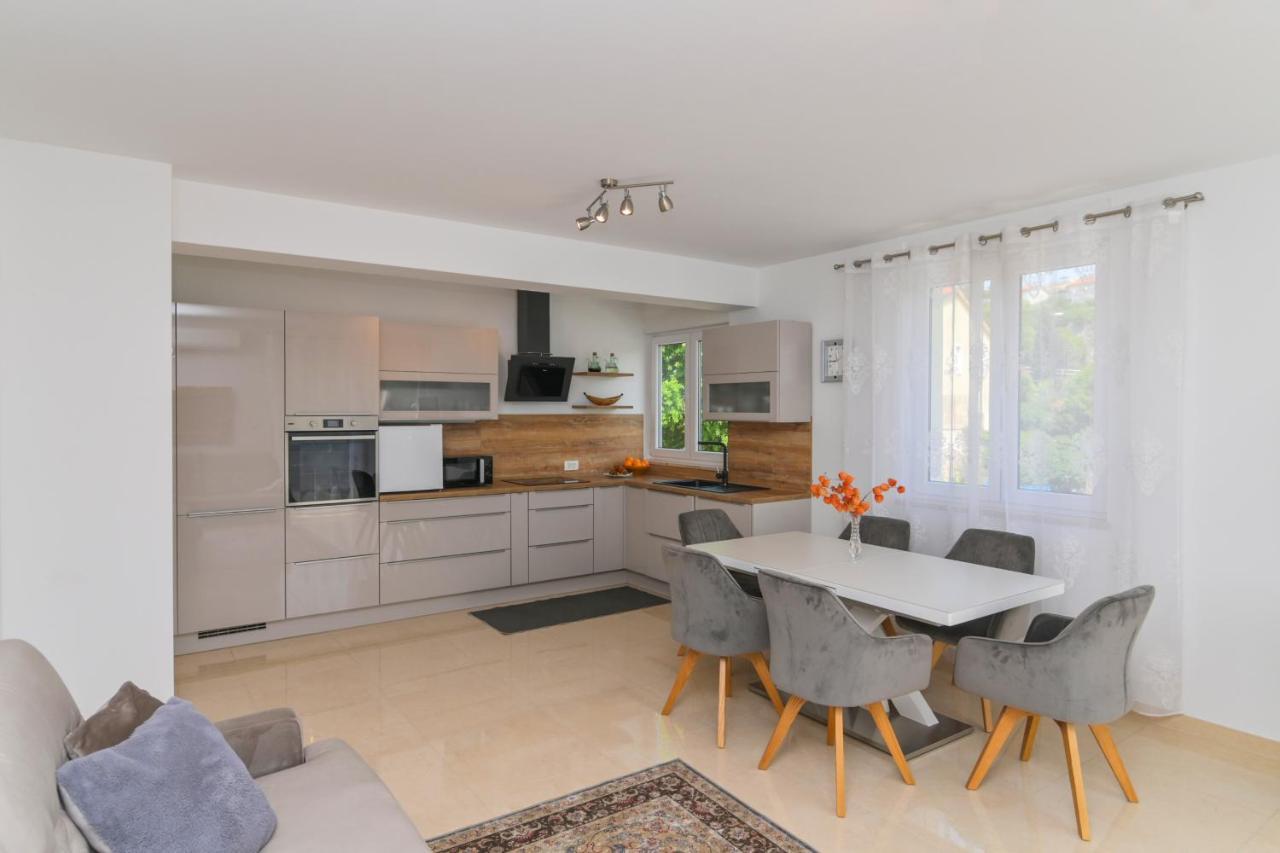 Apartman Iskra Lägenhet Rijeka Exteriör bild